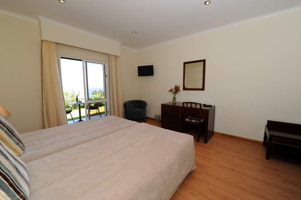 Residencial Farol Bed & Breakfast Ponta do Pargo Exterior photo