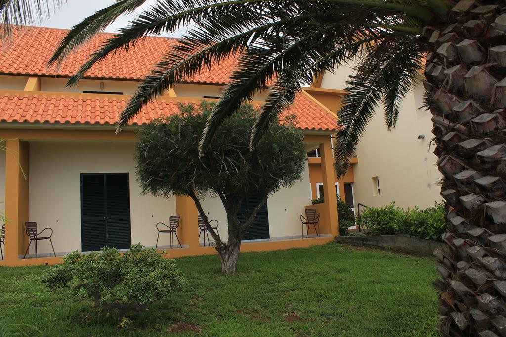 Residencial Farol Bed & Breakfast Ponta do Pargo Exterior photo