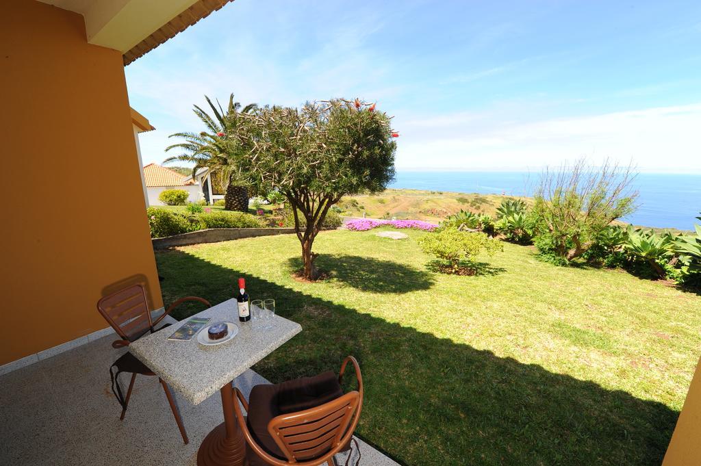 Residencial Farol Bed & Breakfast Ponta do Pargo Exterior photo