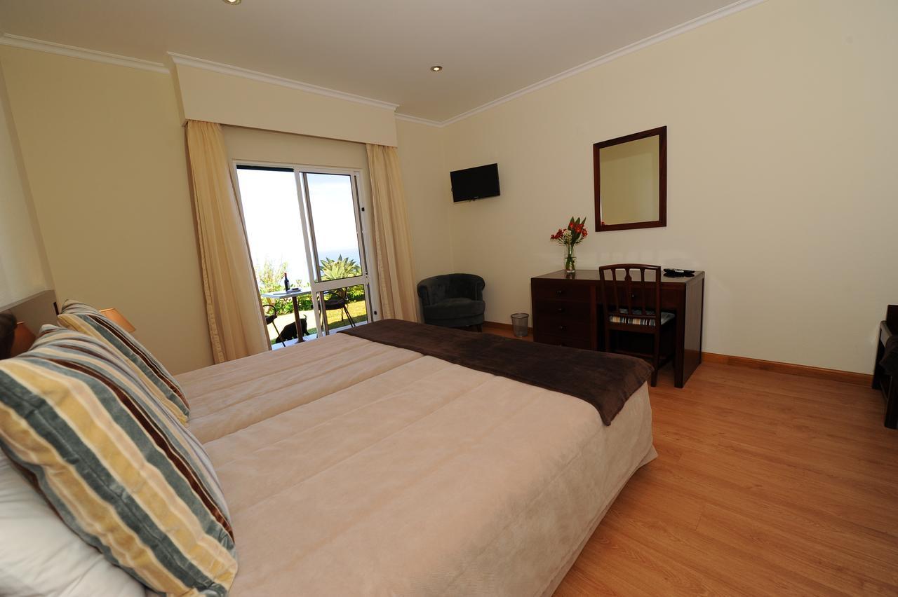 Residencial Farol Bed & Breakfast Ponta do Pargo Exterior photo
