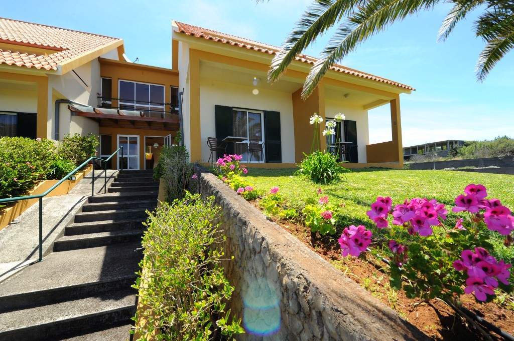 Residencial Farol Bed & Breakfast Ponta do Pargo Exterior photo