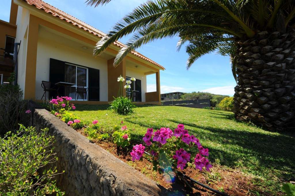 Residencial Farol Bed & Breakfast Ponta do Pargo Exterior photo